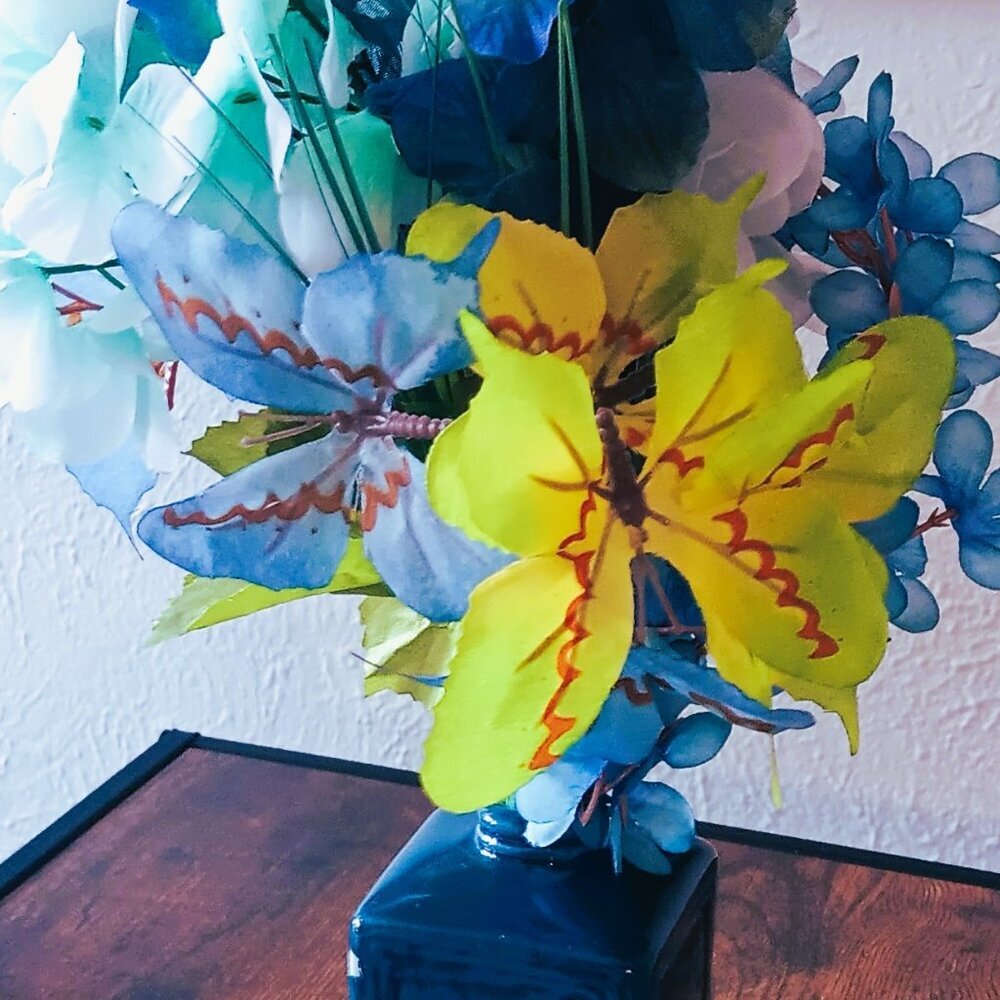WEATHER-PROOF FLOWERS, BLUE-THEMED W/WHITE & GREEN IN CERAMIC VASE